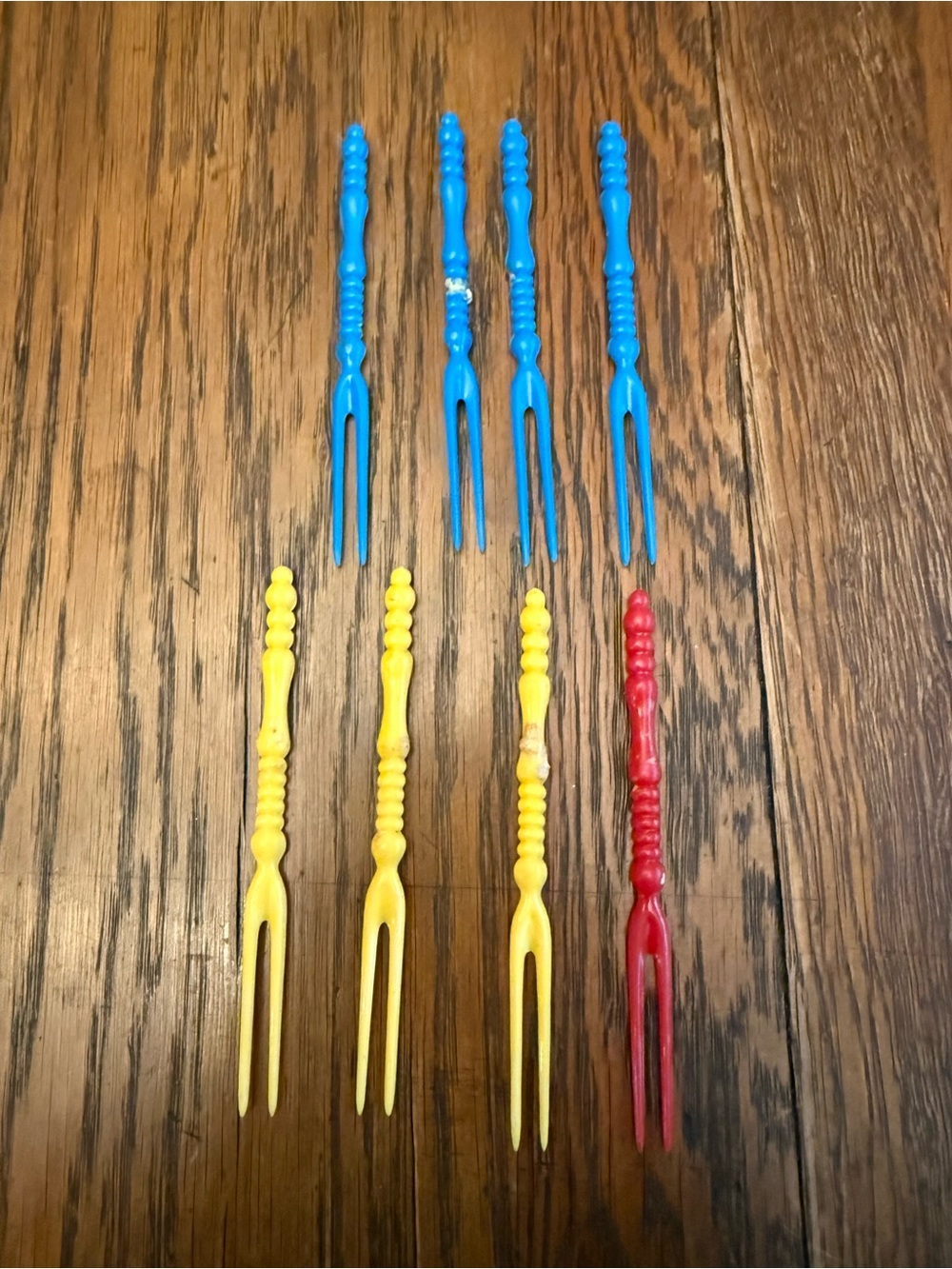 Set of 8 Vintage Plastic Appetizer Forks Picks